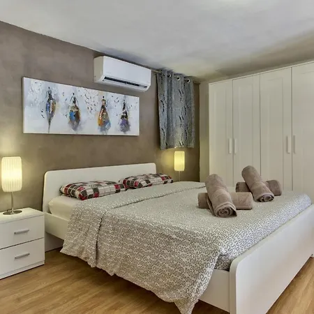 Spinola Court - Stunning Seaview & Penthouse On Spinola Bay By Shortletsmalta Lägenhet *