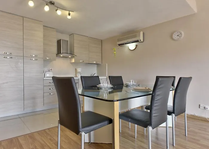 Spinola Court - Stunning Seaview & Penthouse On Spinola Bay By Shortletsmalta *