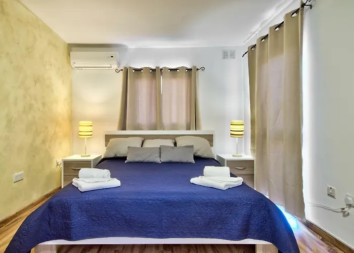 Spinola Court - Stunning Seaview & Penthouse On Spinola Bay By Shortletsmalta *